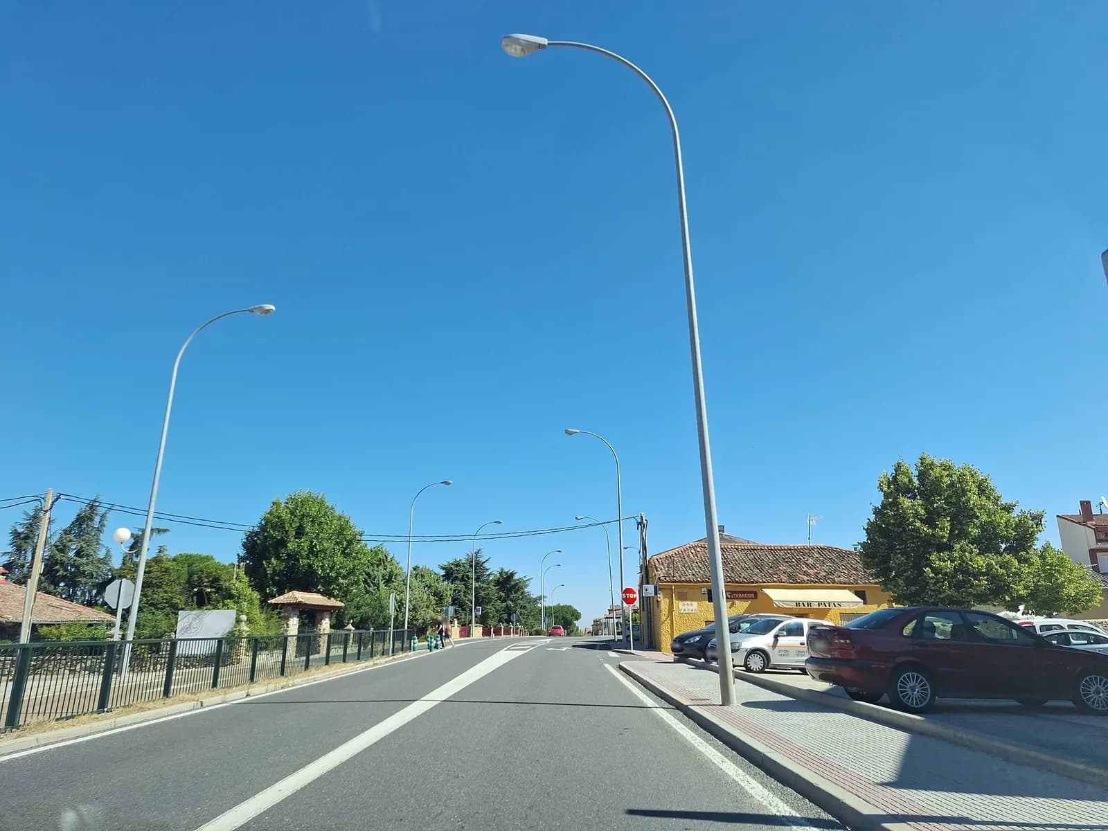 Aparcamiento gratuito en Vía de Servicio en Torrecaballeros (Segovia)
