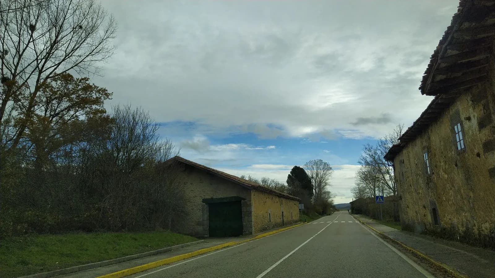 Aparcamiento gratuito en Vinaròs a Santander en Valle de Valdebezana (Burgos)