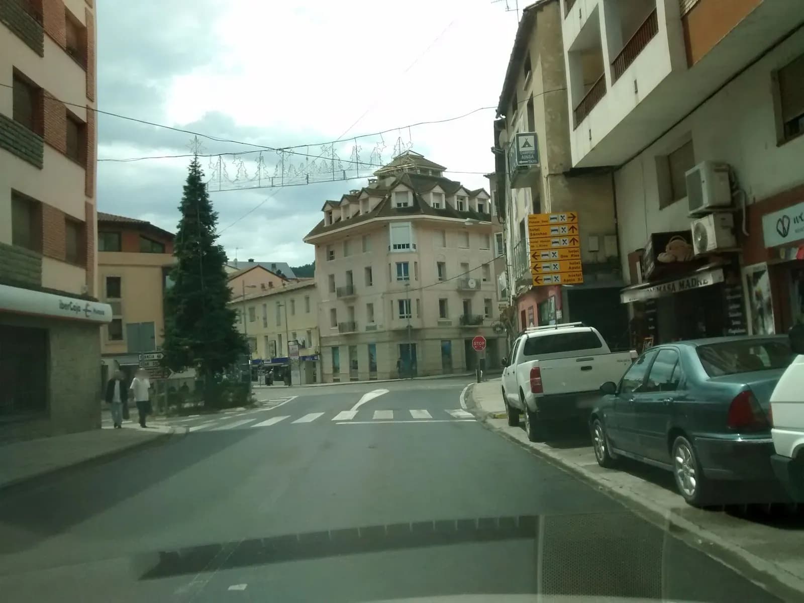 Parking de aparcamiento cerca de Aínsa (Huesca) en Aínsa-Sobrarbe (Huesca)