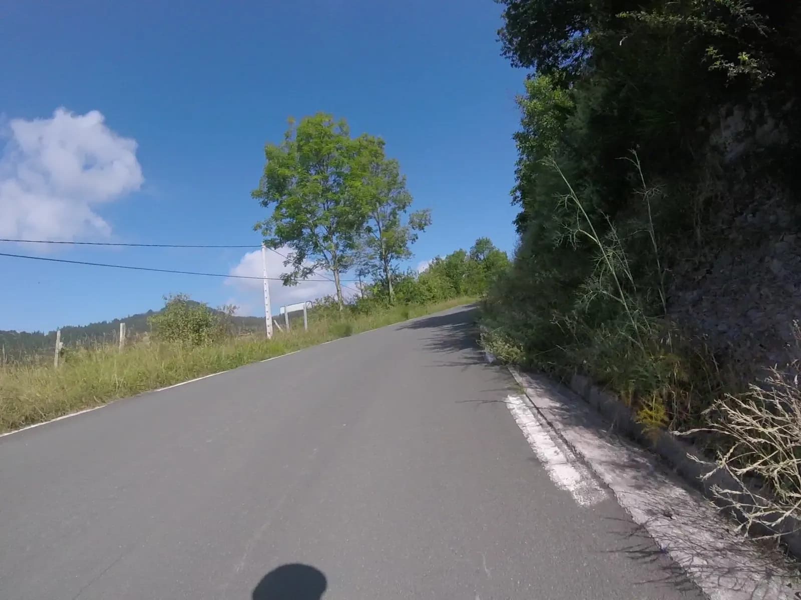 Área de aparcamiento en el este de Ezkio-Itsaso en Ezkio-Itsaso (Gipuzkoa)