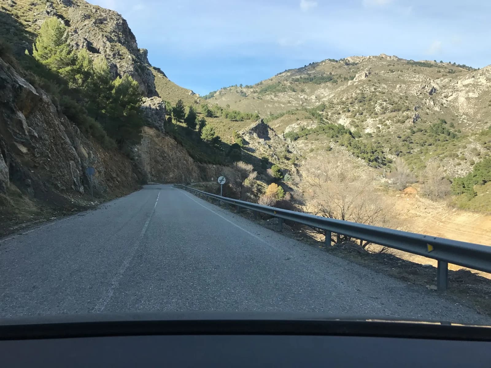 Área de aparcamiento en el noreste de Quéntar en Quéntar (Granada)