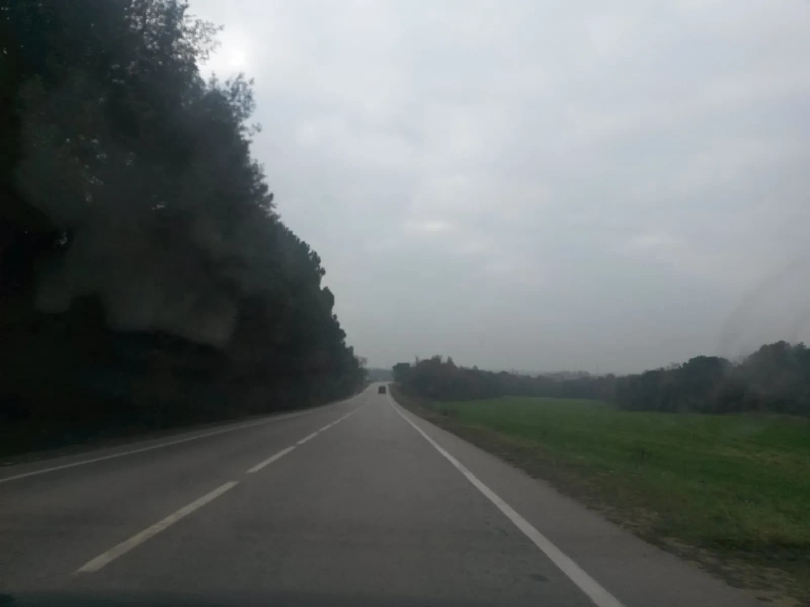 Área de aparcamiento en el oeste de Riudellots de la Selva en Riudellots de la Selva (Girona)
