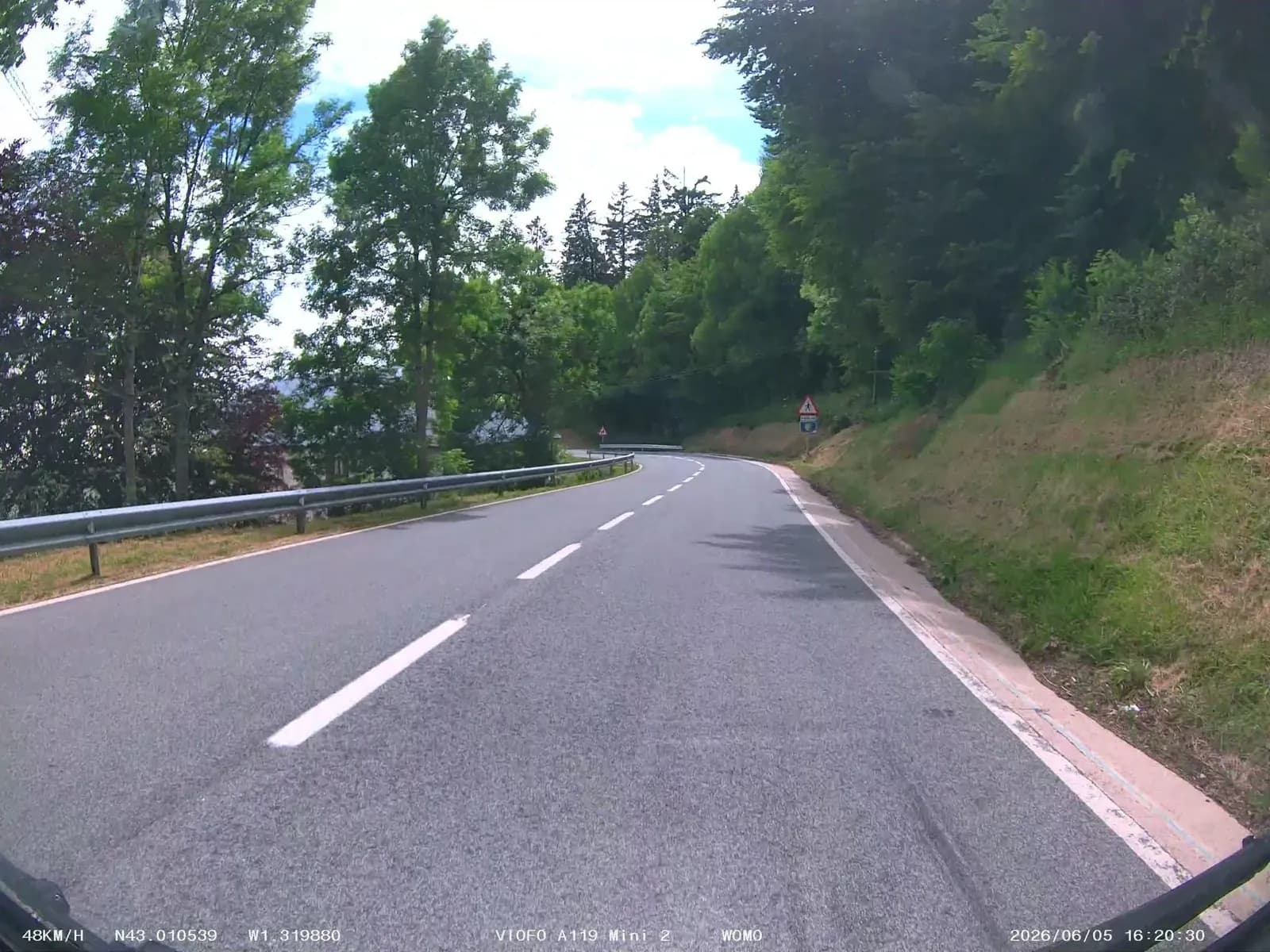 Área de aparcamiento junto a Real Colegiata de Roncesvalles en Orreaga/Roncesvalles (Navarra)