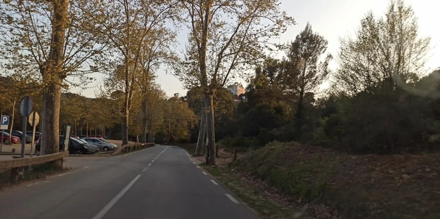 Parking del Àrea de Lleure de Can Coll (Collserola) en Cerdanyola del Vallès (Barcelona)