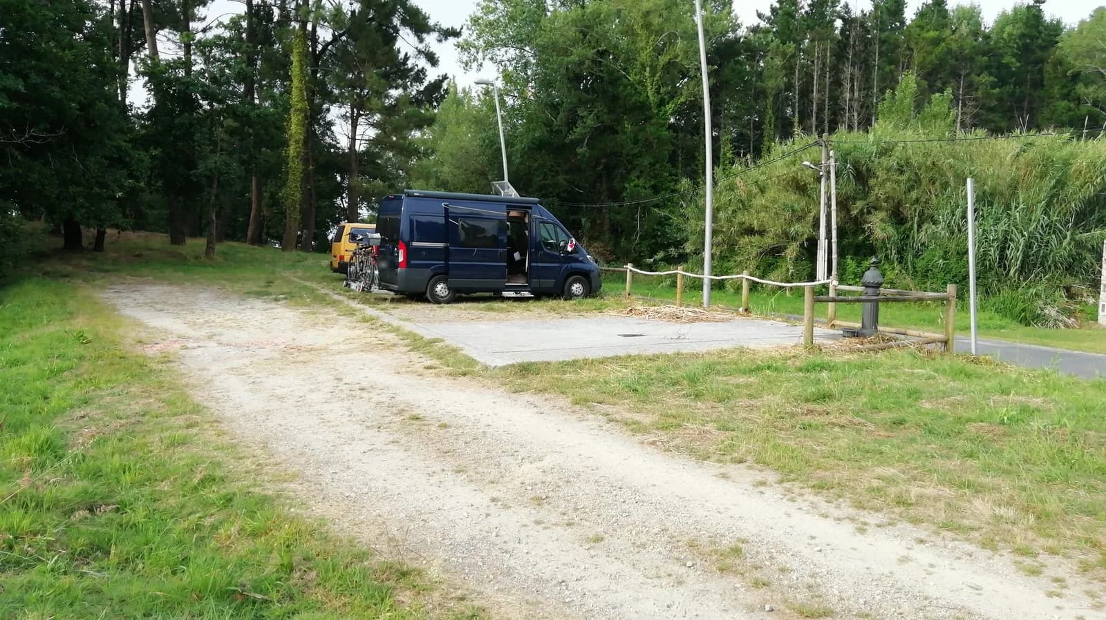 Parking — Praia de Mañóns en Abanqueiro - Boiro (A Coruña)