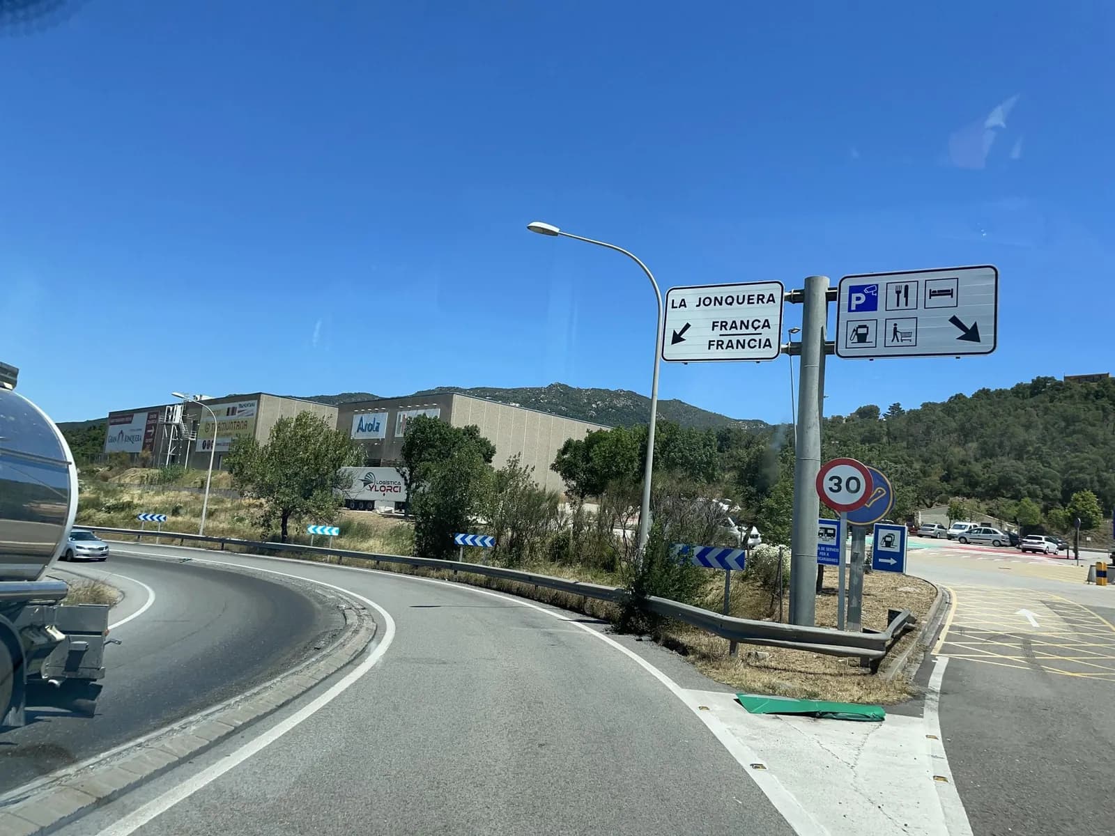 Parking — On turtle en La Jonquera (Girona)