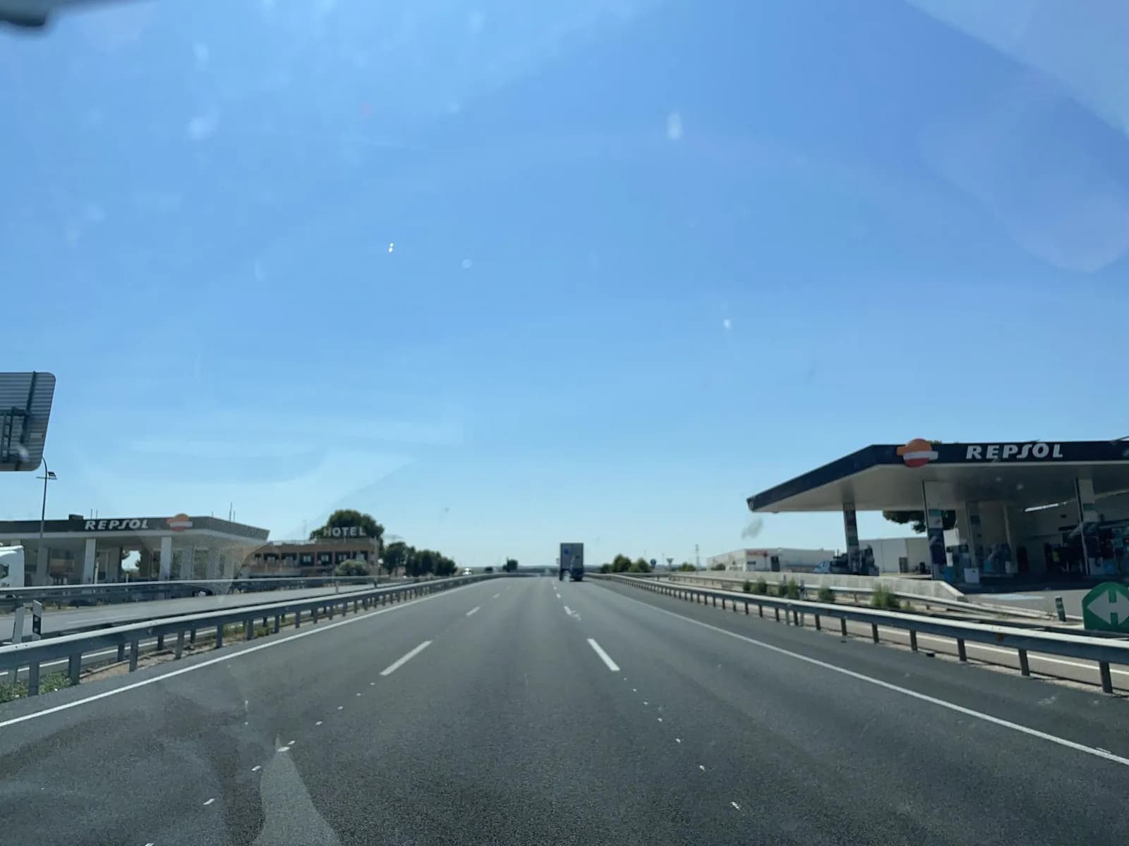 Parking — Estación de Servicio Repsol - EL CISNE I ZOILO RIOS en Zaragoza