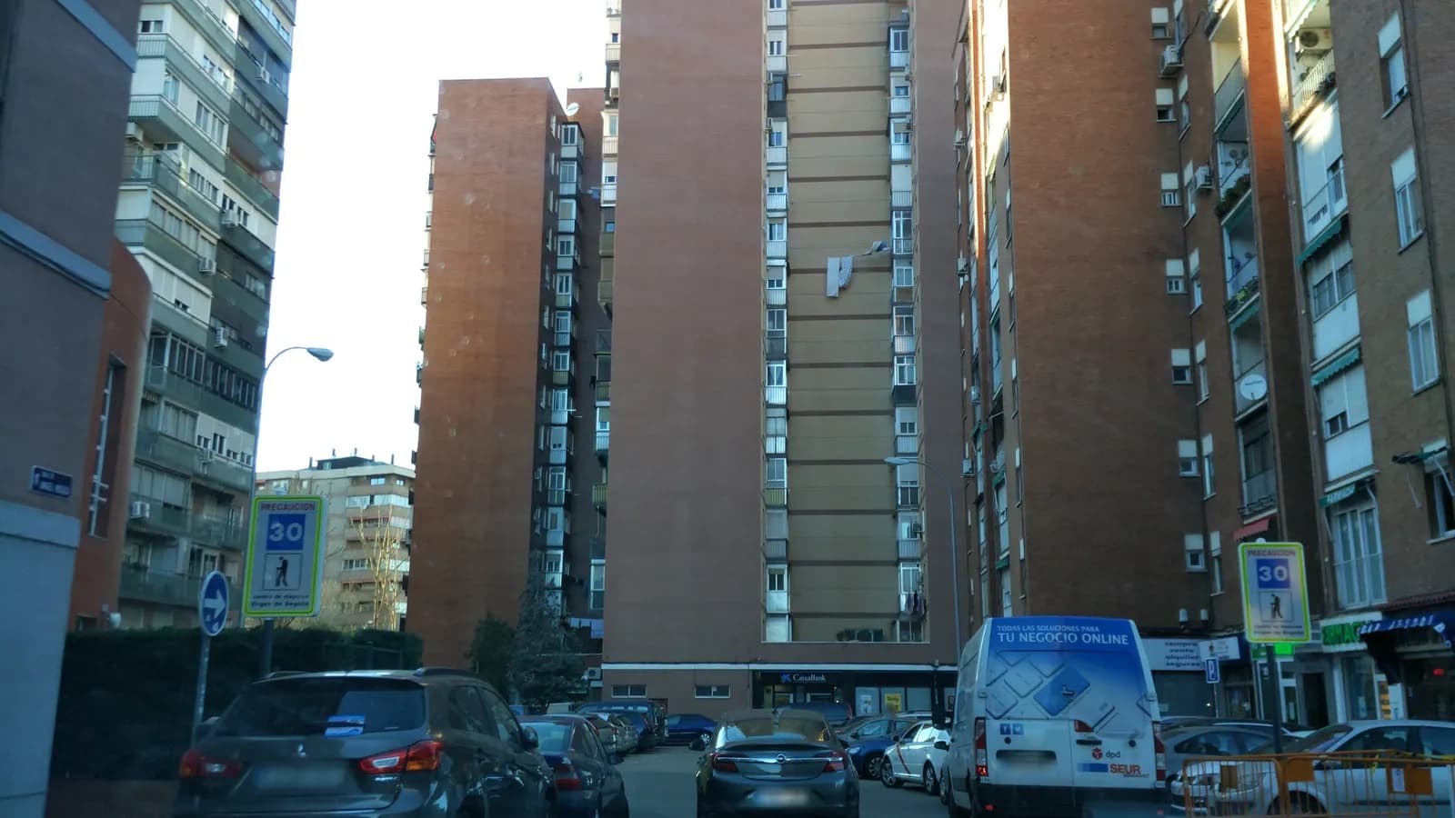 Parking gratis en Virgen de Aránzazu 56 (Ramón y Cajal, Madrid) en Madrid