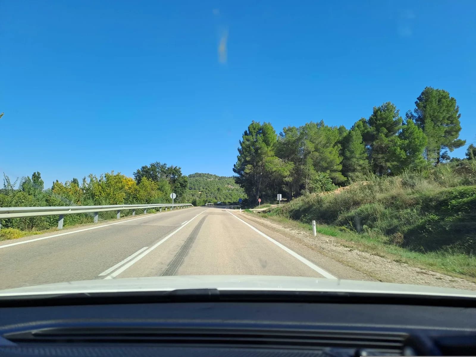 Parking — Camping El Roble - Bungalow & Glamping Matarraña en Valderrobres / Vall de Roures (Teruel)