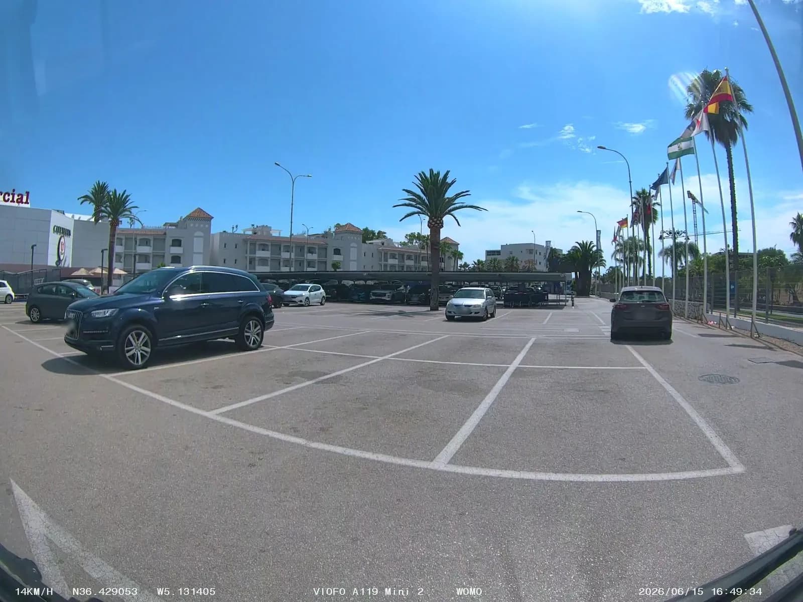 Parking gratuito Car parking Carrefour Estepona en Estepona (Málaga)