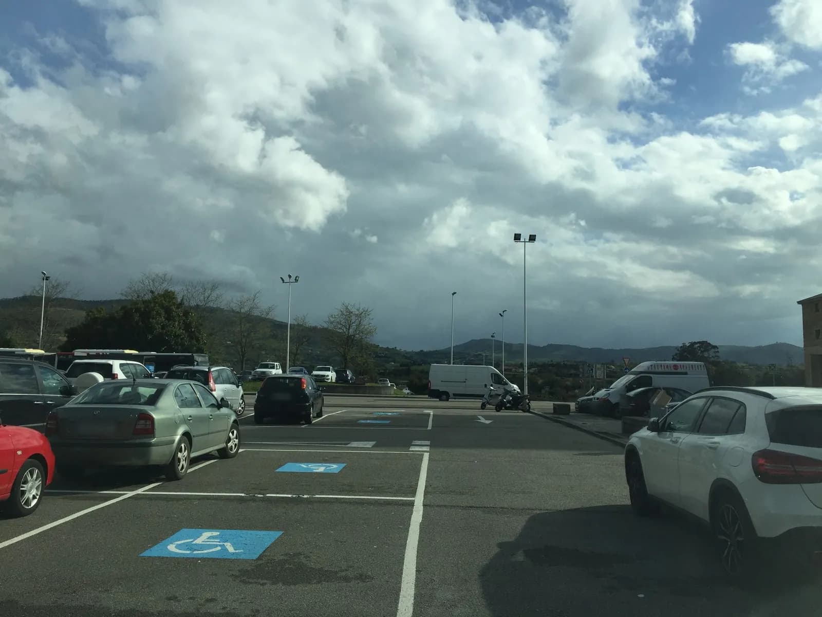 Parking gratuito en Gijón (Cabueñes), junto al hospital en Gijón (Asturias)