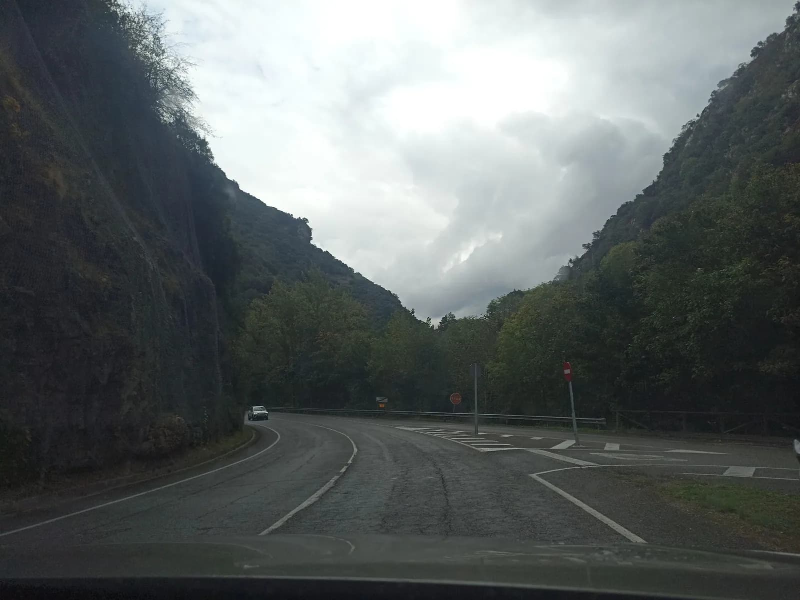 Aparcamiento Carreña en Carreña de Cabrales (Asturias)