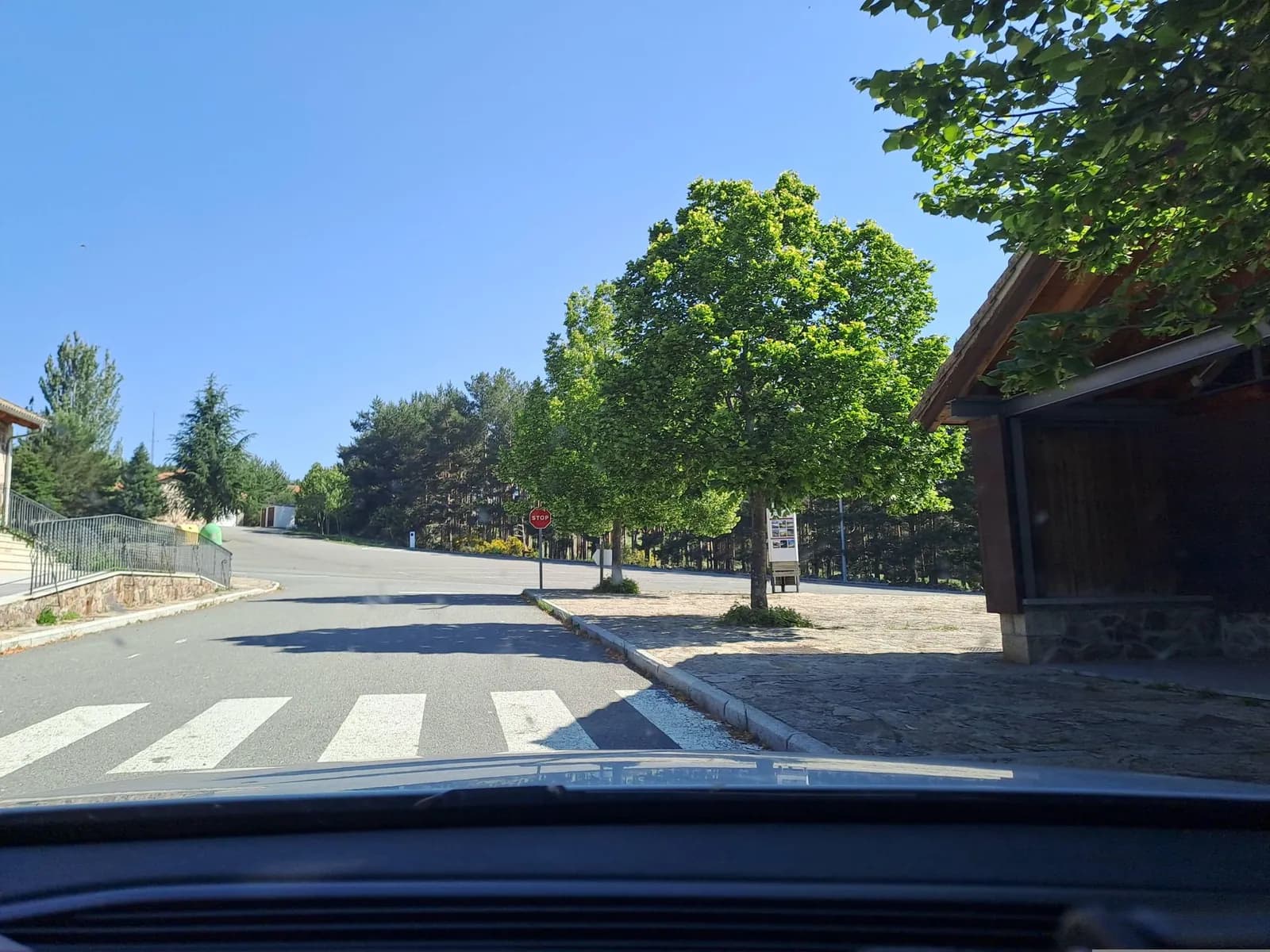 Parking de la Casa del Parque en Hoyos del Espino (Ávila)