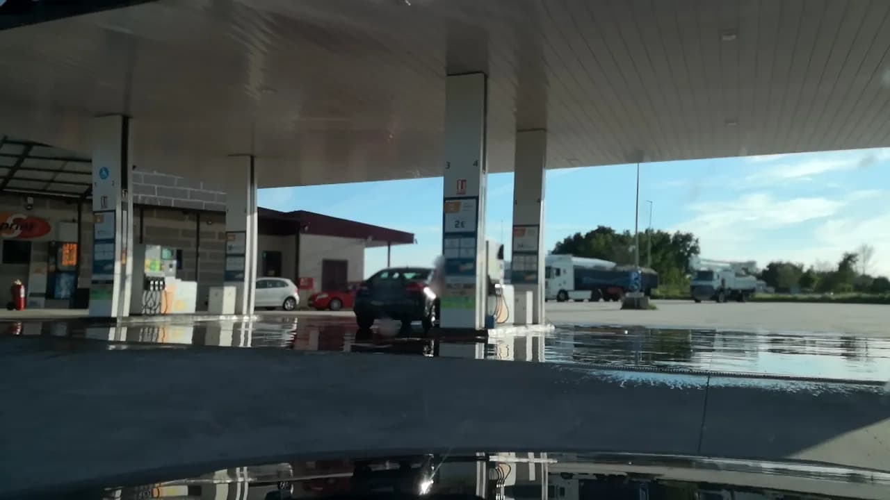 Parking junto a la autovía Ourense-Celanova en San Cibrao das Viñas (Ourense)
