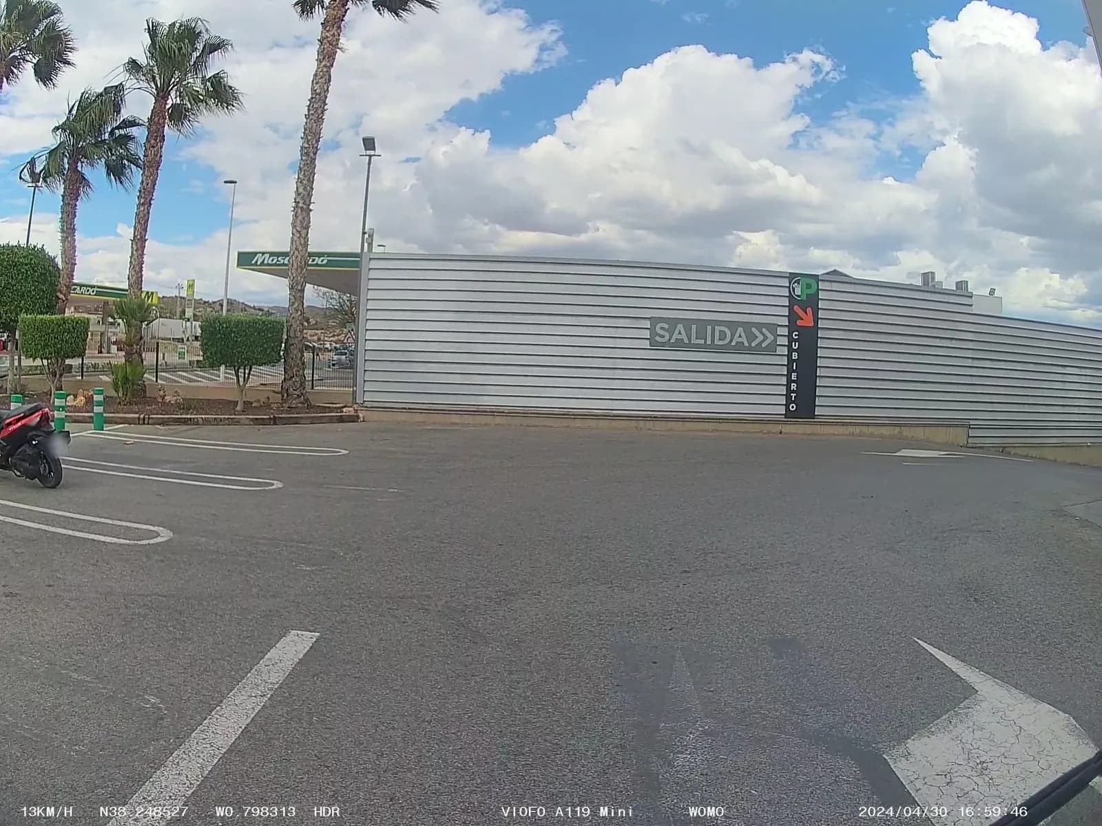 Parking Mercadona en Crevillent (Alicante)