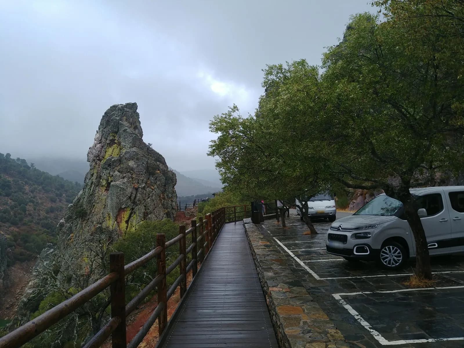 Parking gratuito Salto del Gitano en Serradilla (Cáceres)