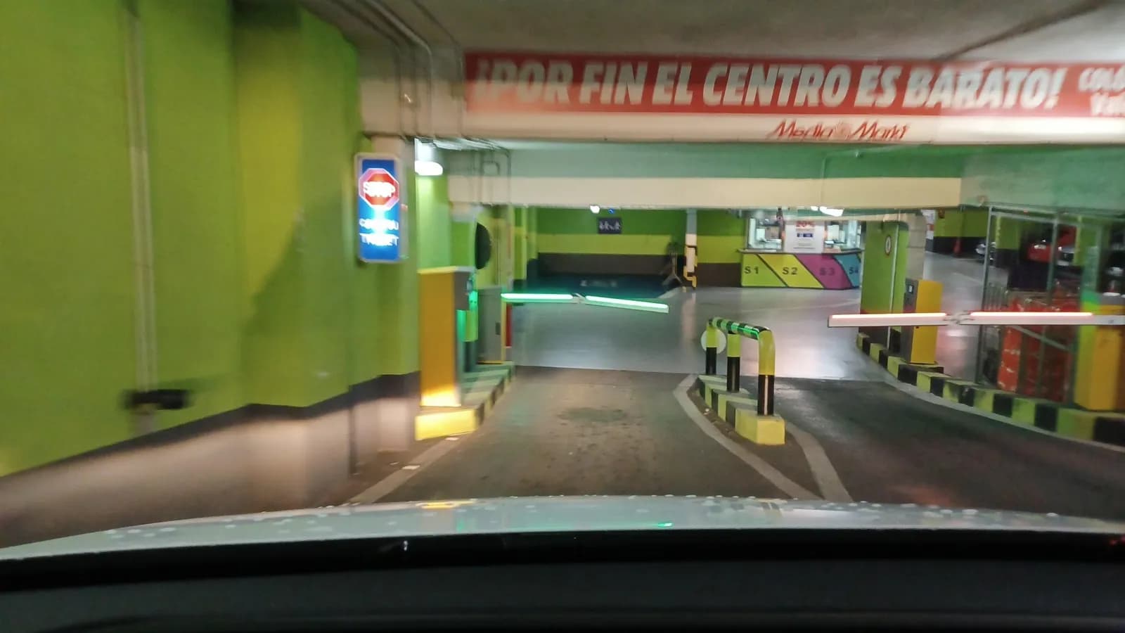 Parking AZA Colón en el centro de Valencia en Valencia