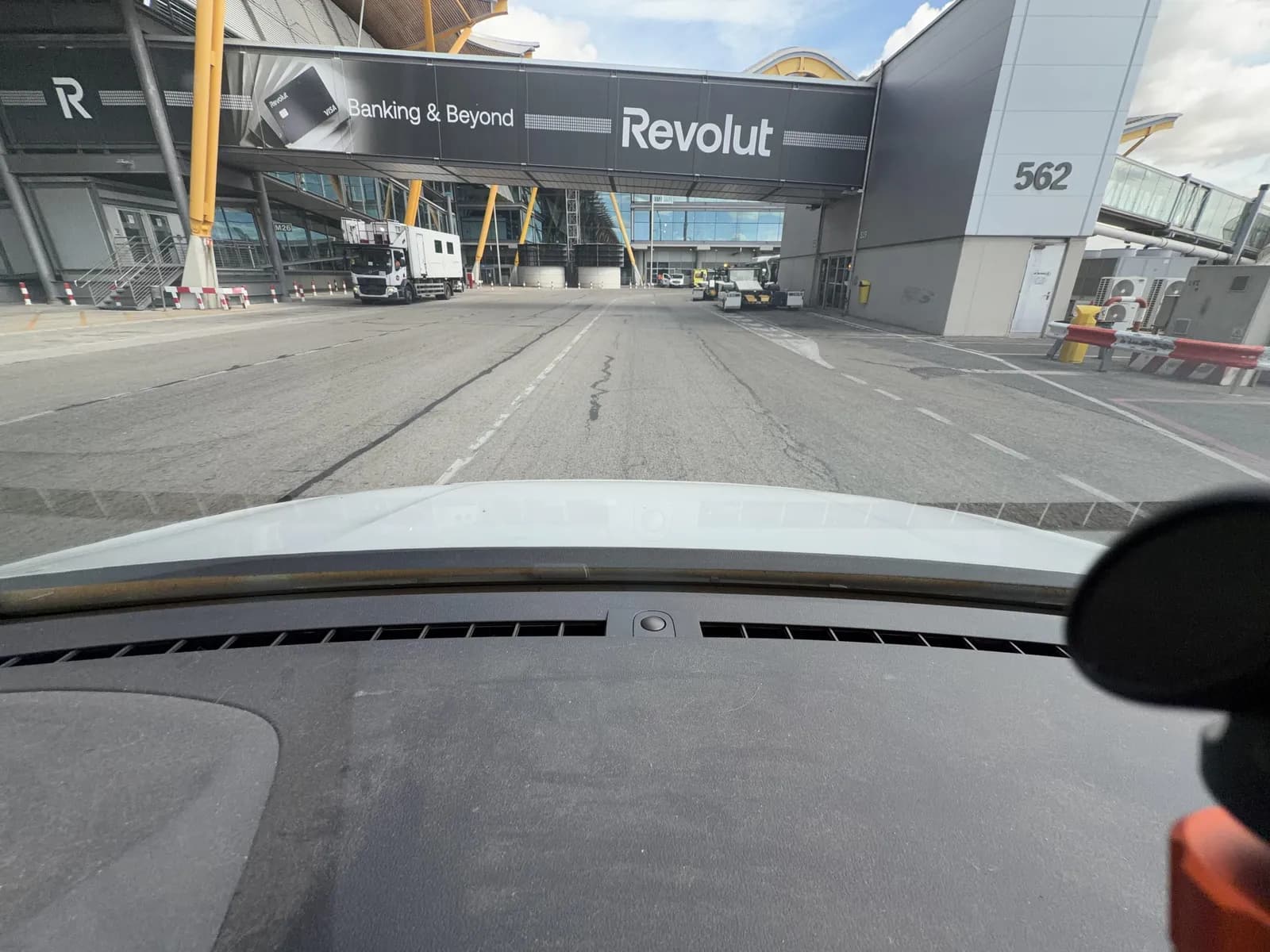 Parking en Barajas junto a la M-111 (aeropuerto de Madrid) en Madrid