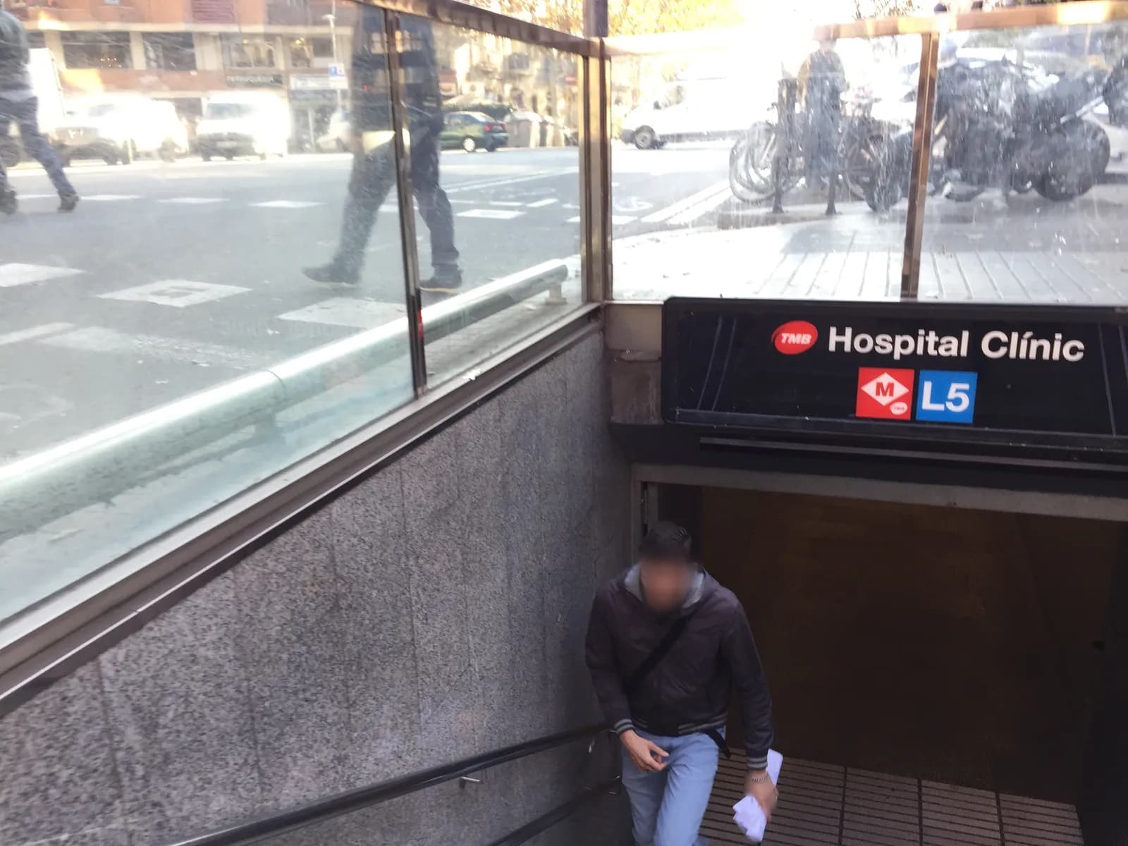 Parking Hospital Clínic (CEK) en Barcelona, cubierto y 24 h en Barcelona