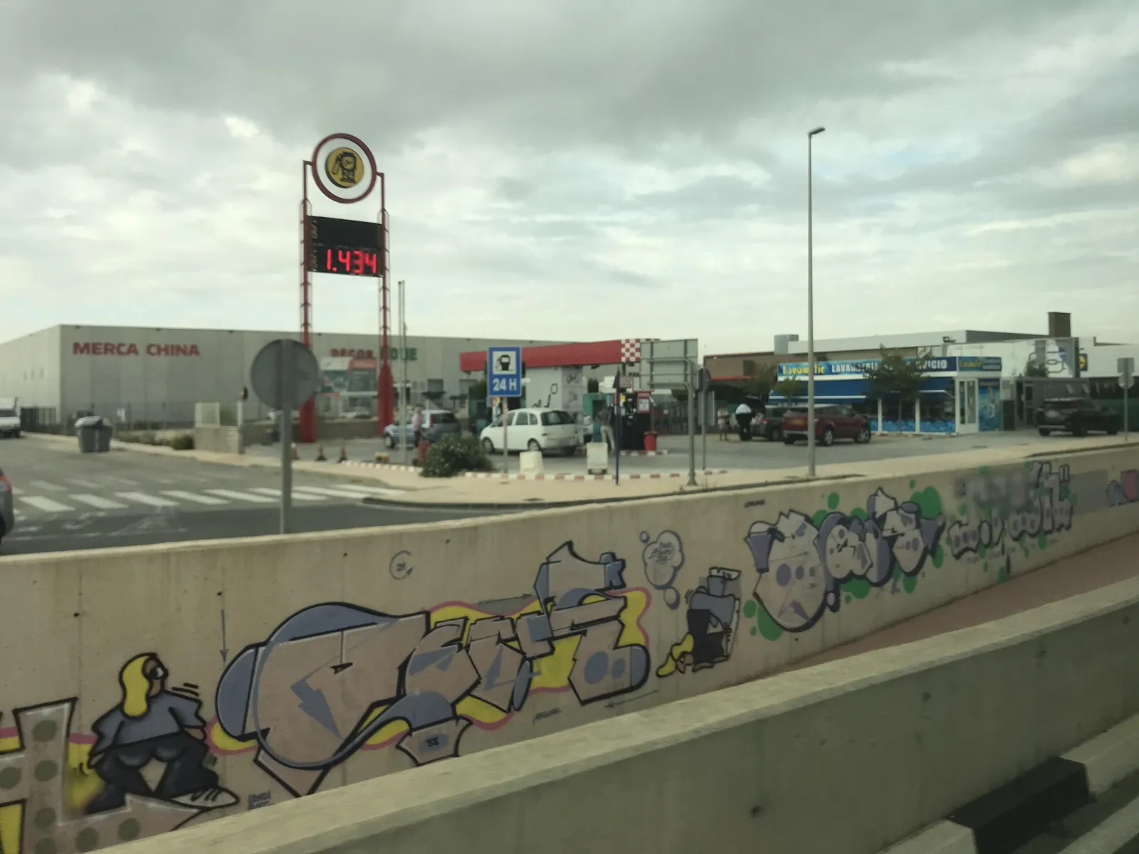 Parking autocaravanas en gasolinera Ghol (San Fulgencio) en San Fulgencio (Alicante)