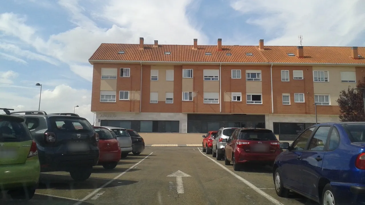 Aparcamiento Casa de Cultura en Arroyo de la Encomienda (Valladolid)