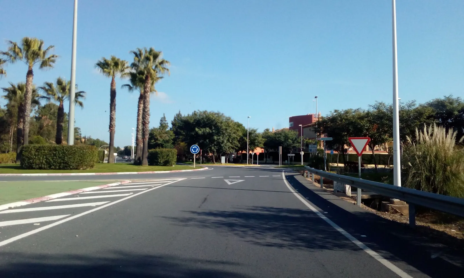 Aparcamiento gratuito en la Avenida de Río Frío (Islantilla) en Lepe (Huelva)
