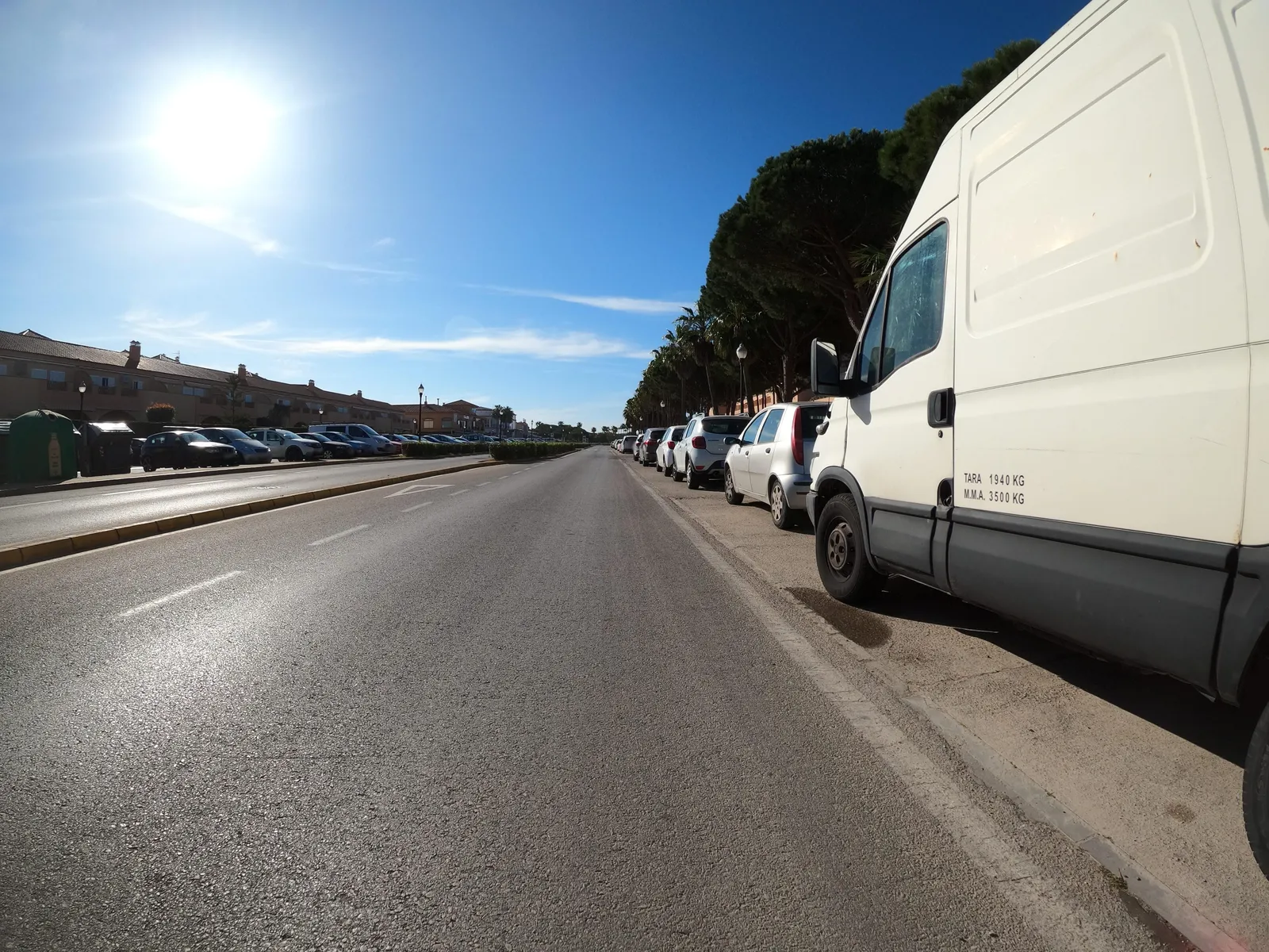 Parking gratuito en Calle Asdrúbal (Novo Sancti Petri, Chiclana) en Chiclana de la Frontera (Cádiz)