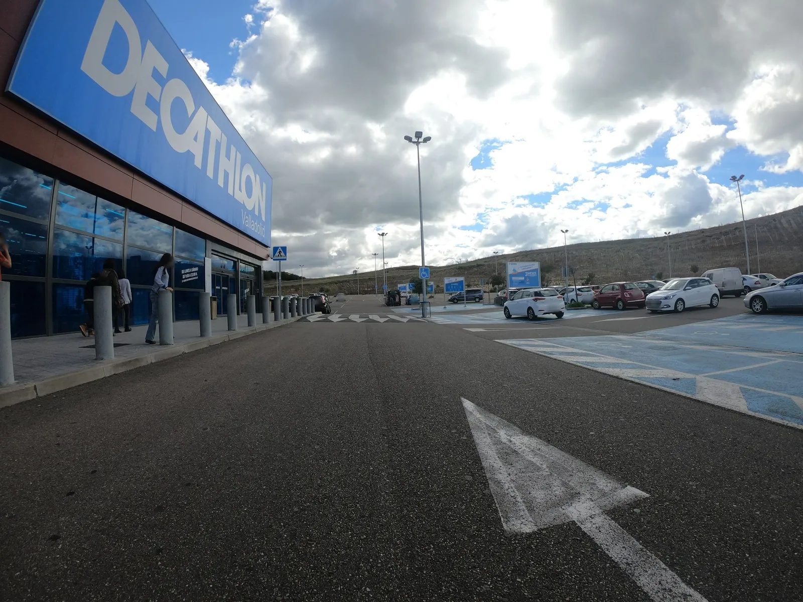 Parking gratuito para clientes en Arroyo de la Encomienda en Arroyo de la Encomienda (Valladolid)