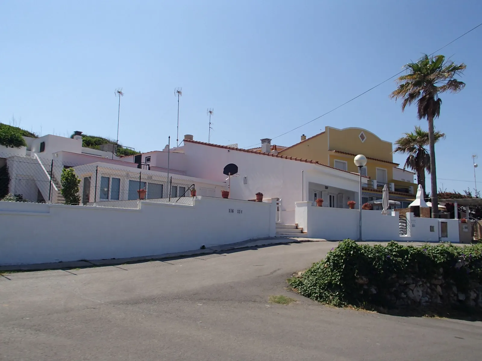 Aparcamiento gratuito en Carrer Cala Sant Esteve en Es Castell (Illes Balears)