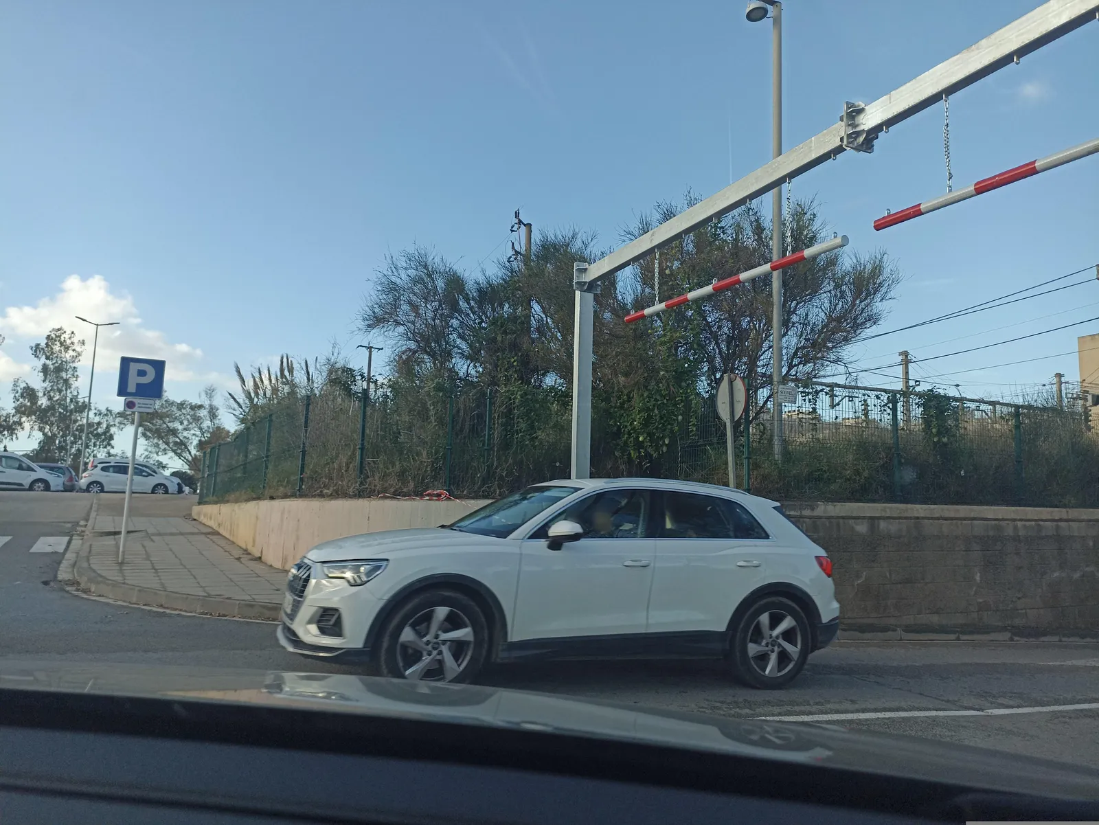 Parking gratuito en el Carrer de Joanot Martorell, Castelldefels en Castelldefels (Barcelona)