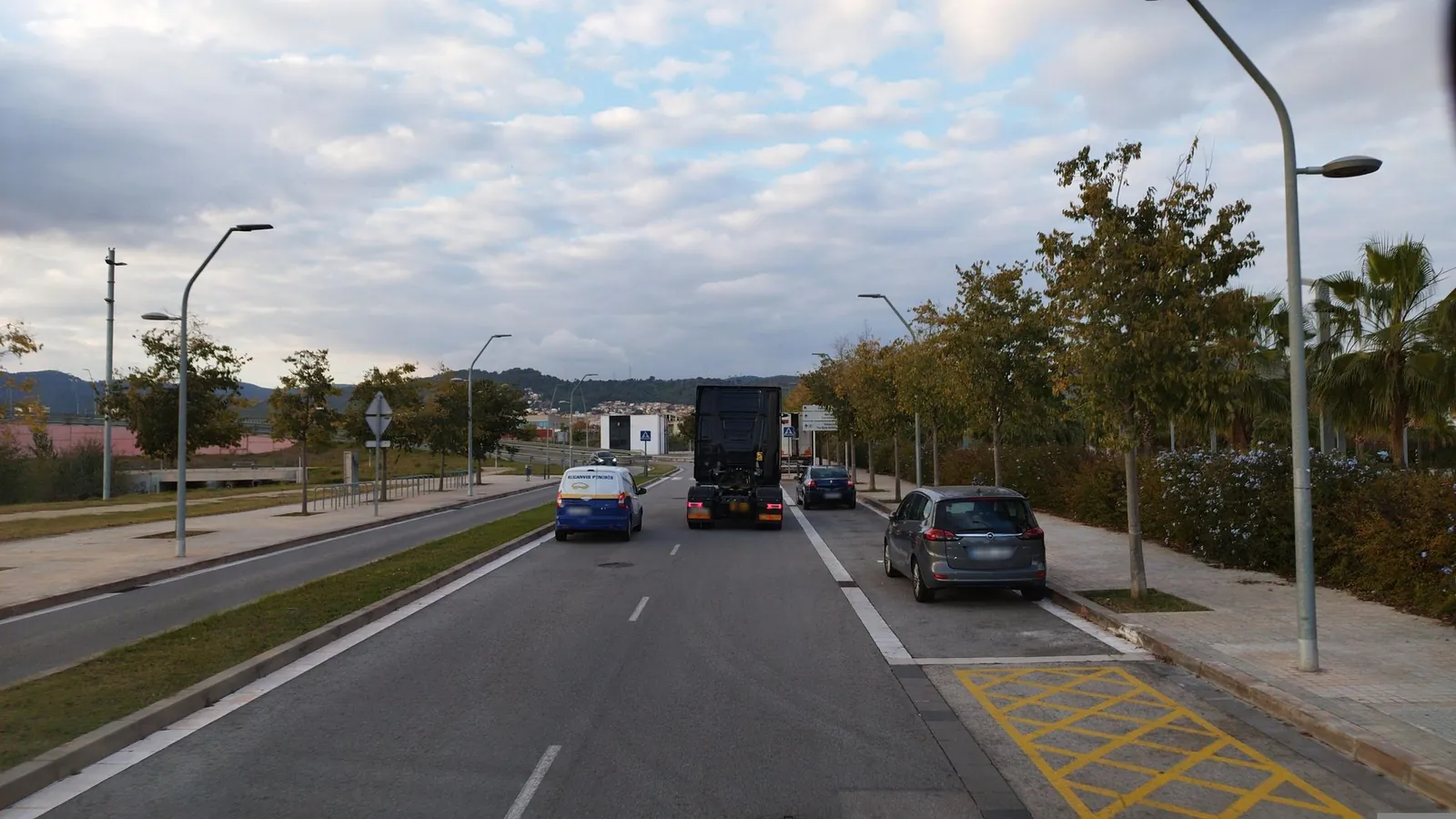Parking gratuito en Viladecans (Ctra. de la Vila 90, clientes) en Viladecans (Barcelona)