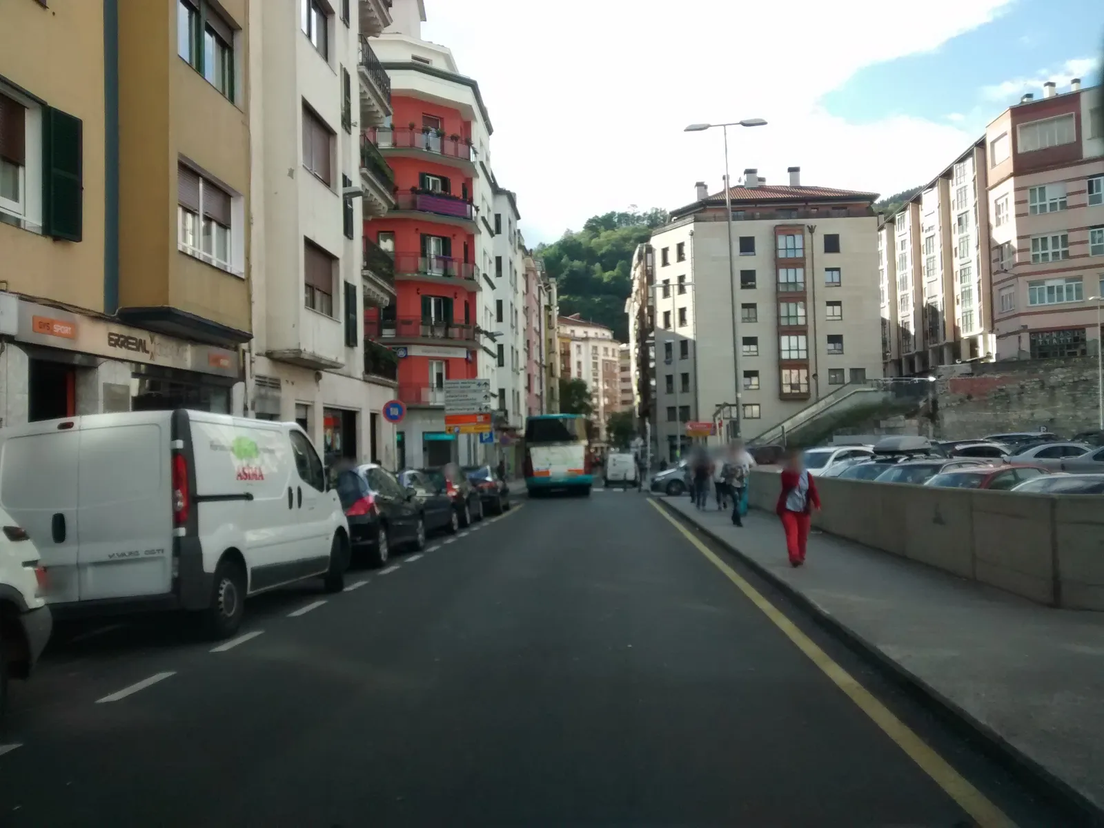 Parking gratuito en la calle Errebal de Eibar, cerca de Ipurua en Eibar (Gipuzkoa)
