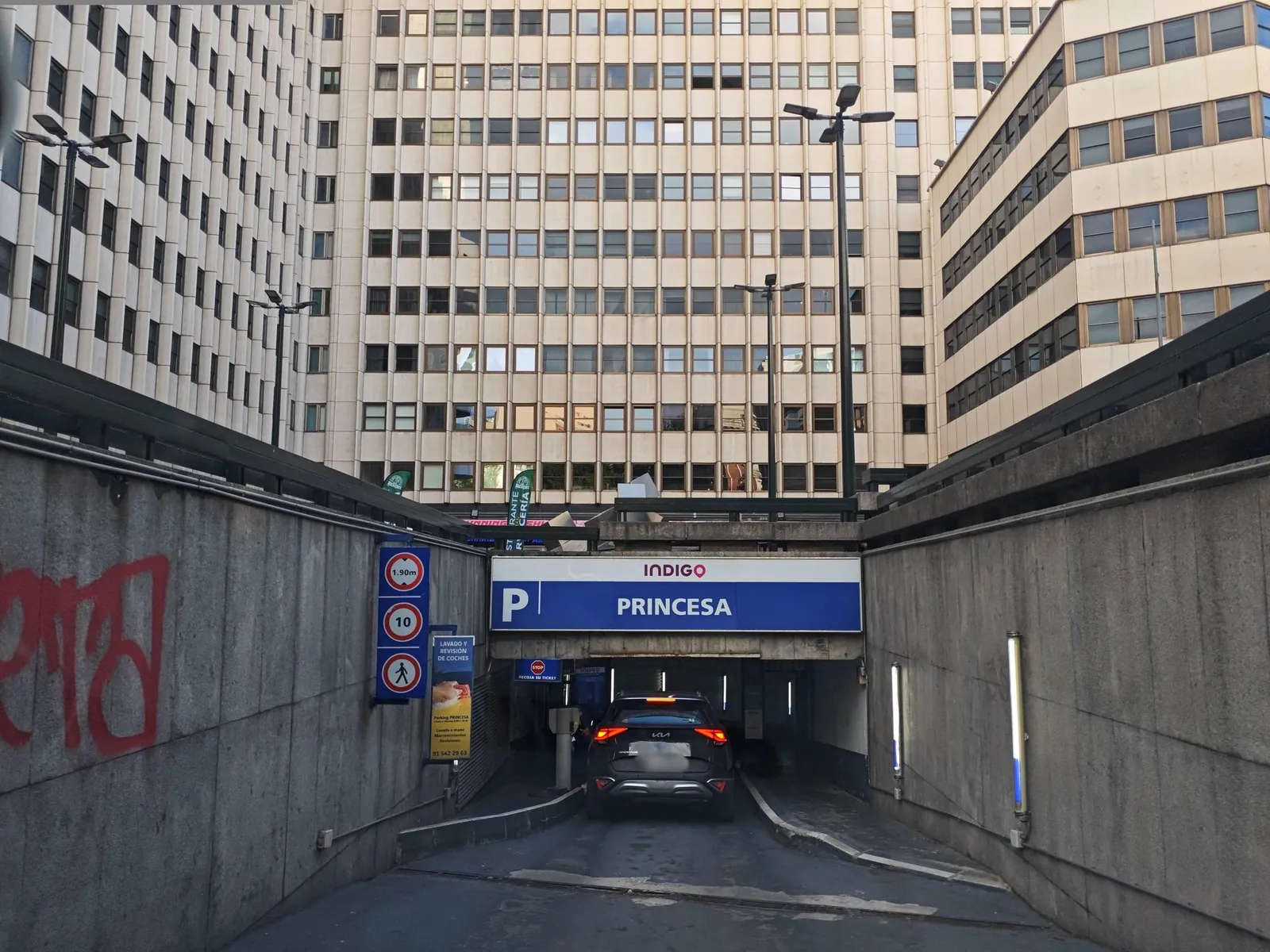 Parking Indigo Princesa 24 h junto a Plaza de España, Madrid en Madrid
