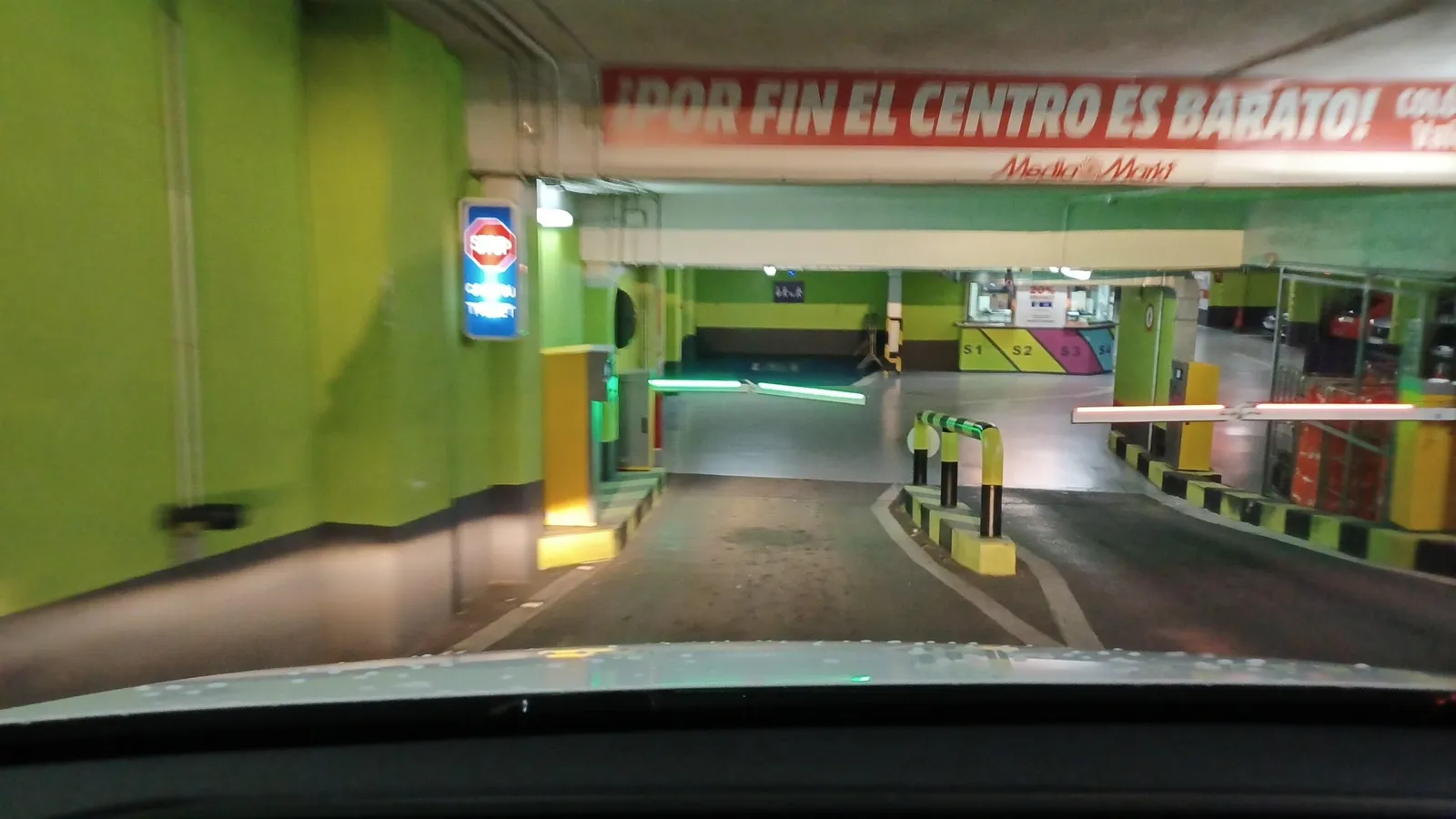 Parking AZA Colón en el centro de Valencia en Valencia