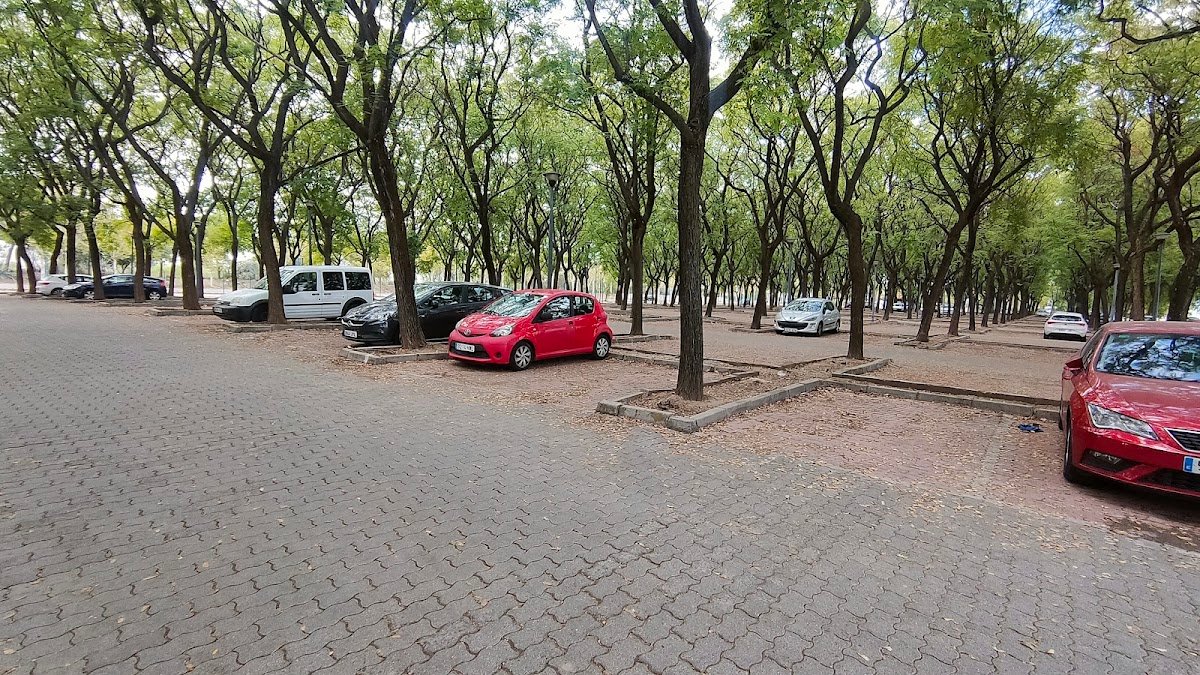 Parking gratuito a 750 m de Isla Mágica (Sevilla) en Camas (Sevilla)
