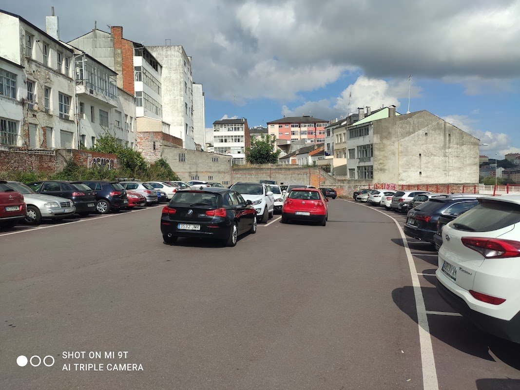 Parking gratuito cerca de la estación de Lugo (Paradai de Arriba) en Lugo