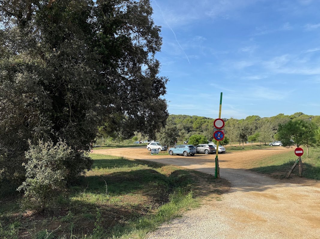 Parking Platja del Castell (Vall-llobrega) en Vall-llobrega (Girona) — foto 2 de 3