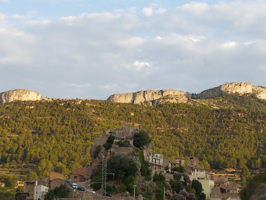 Parking en el centro de Pratdip, cerca del castillo (Tarragona) en Pratdip (Tarragona)