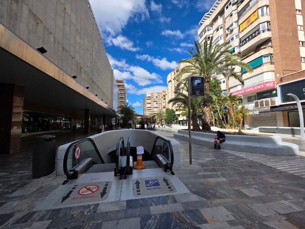 Aparcamiento Avenida de la Libertad en el centro de Murcia en Murcia — foto 2 de 3