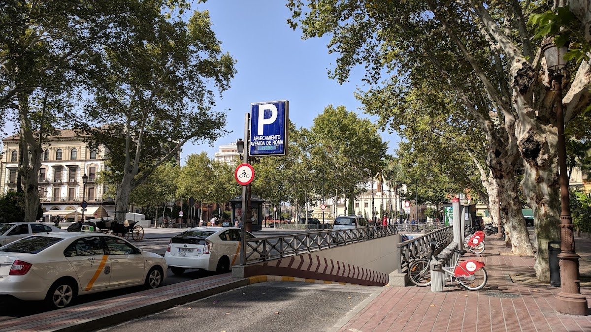 Parking Avenida de Roma Sevilla: junto al Alcázar y la Catedral en Sevilla — foto 2 de 4