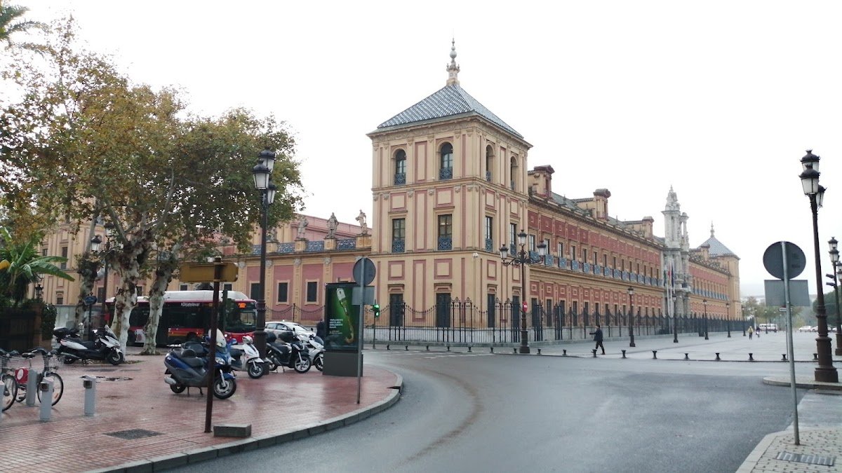 Parking Avenida de Roma Sevilla: junto al Alcázar y la Catedral en Sevilla — foto 3 de 4