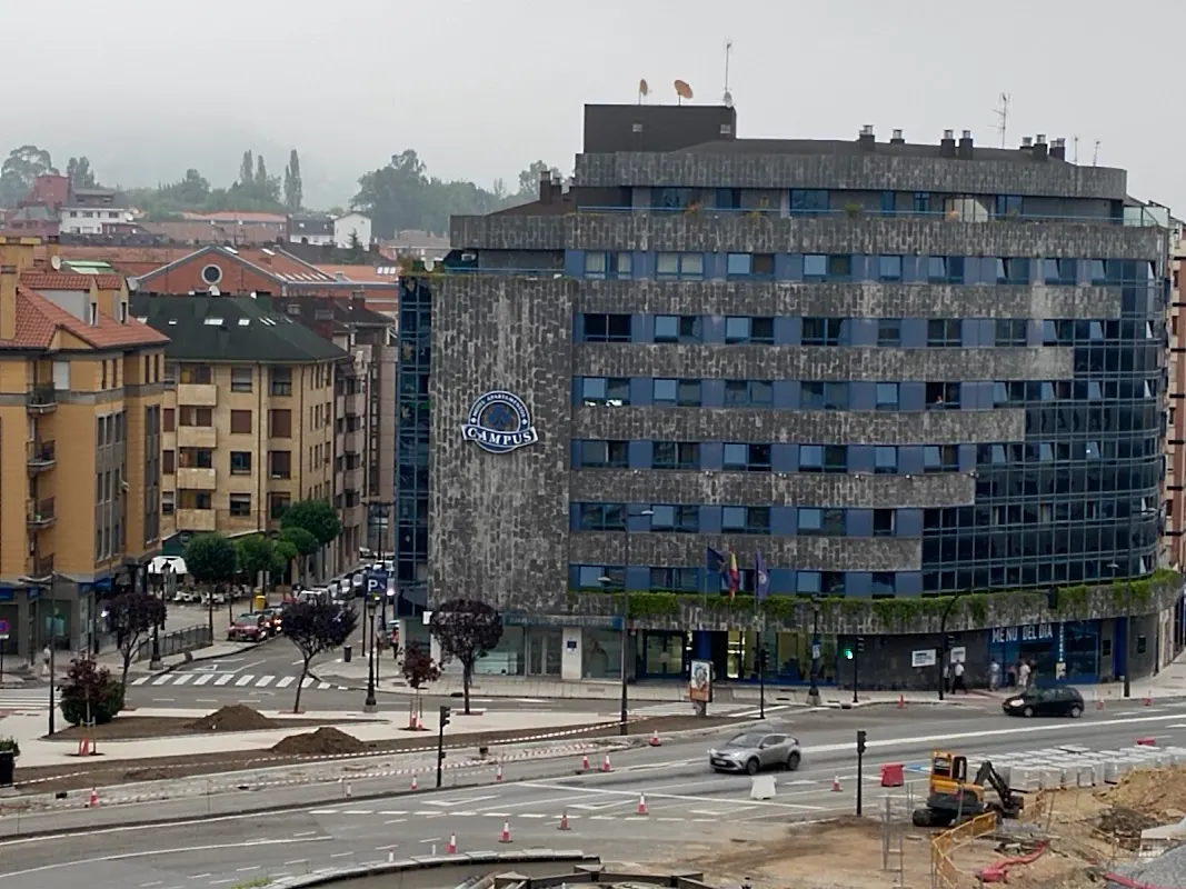 Parking del Campus de Mieres (La Mayacina) en Oviedo (Asturias) — foto 2 de 3