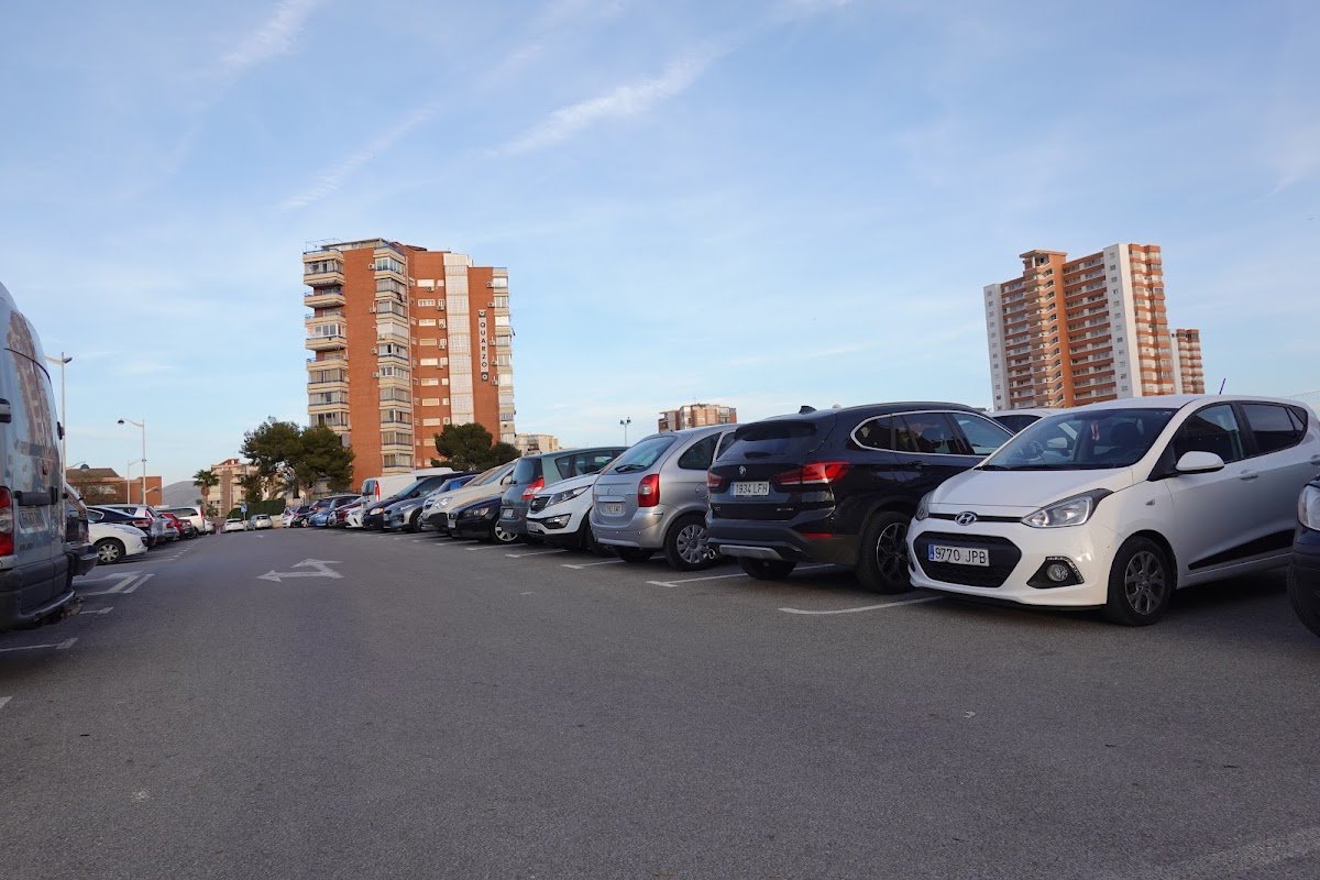Parking disuasorio gratis en la Av. de Cuba (Benidorm) en Benidorm (Alicante) — foto 2 de 3
