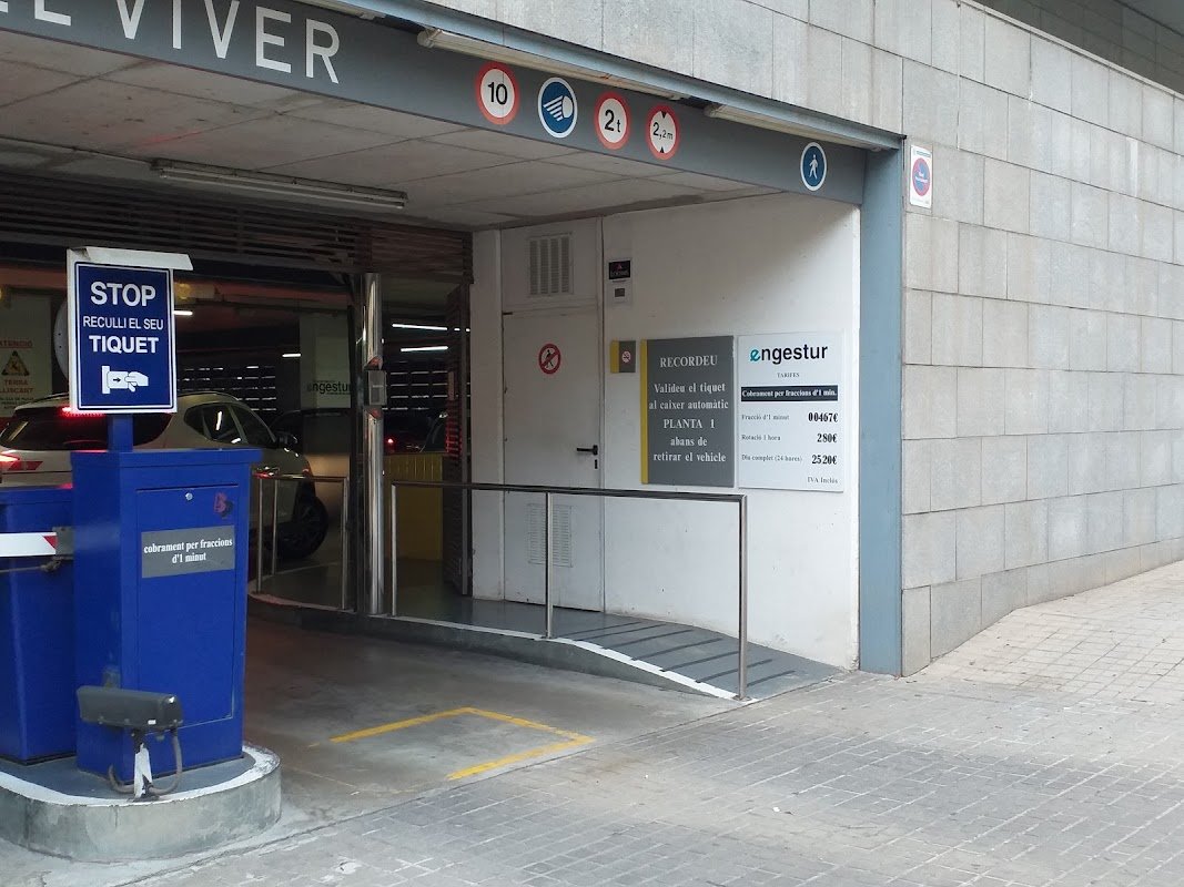 Aparcamiento El Viver Badalona: parking 24 h en el centro en Badalona (Barcelona) — foto 2 de 3