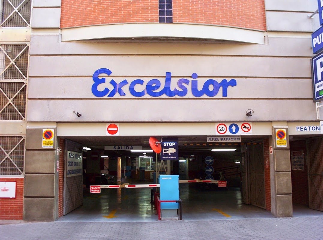 Aparcamiento Excelsior: parking 24h en el centro de Murcia en Murcia