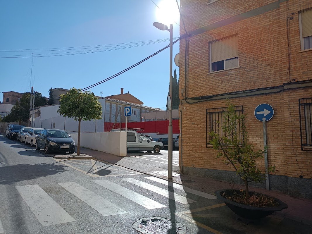 Aparcamiento gratuito en Avenida Santo Cristo en Pulianas (Granada)
