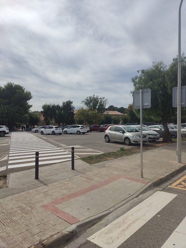 Aparcamiento gratuito en Avinguda del Camp d'Esports en El Vendrell (Tarragona)