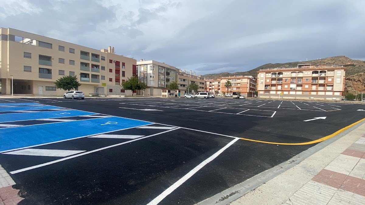 Aparcamiento gratuito en Calle Azahar en Gualchos (Granada)
