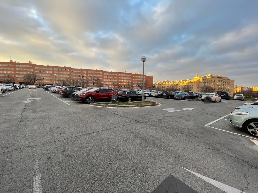 Aparcamiento gratuito de Alfonso XII, en Móstoles en Móstoles (Madrid)