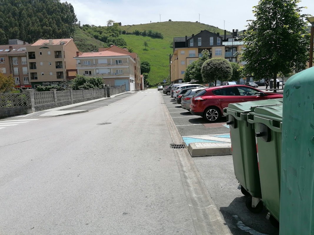Aparcamiento gratuito en Calle de Felipe Neri, Unquera en Val de San Vicente (Cantabria)